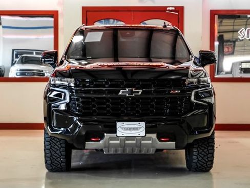 Used 2023 Chevrolet Suburban Z71 w/ Z71 Off-Road Package AWD/4WD image 9