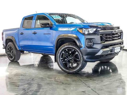 Certified 2024 Chevrolet Colorado Trail Boss w/ Technology Package AWD/4WD image 2