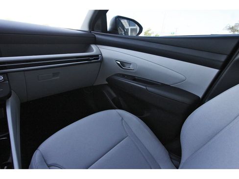Used 2025 Hyundai Tucson SE FWD image 13