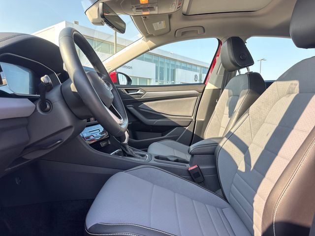 Used 2026 Volkswagen Jetta SE FWD image 14
