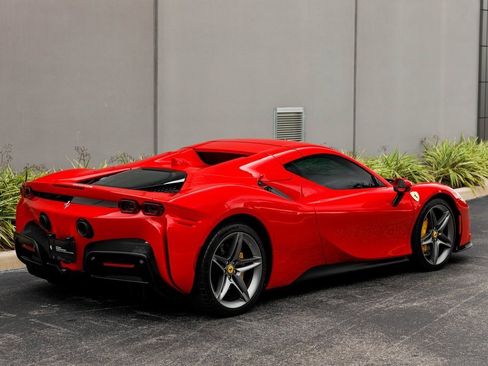 Used 2023 Ferrari SF90 Spider image 5