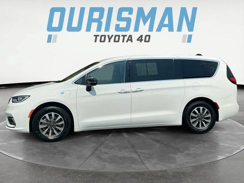 Used 2024 Chrysler Pacifica Limited FWD image 4
