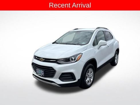 Used 2019 Chevrolet Trax LT w/ LT Convenience Package AWD/4WD image 3