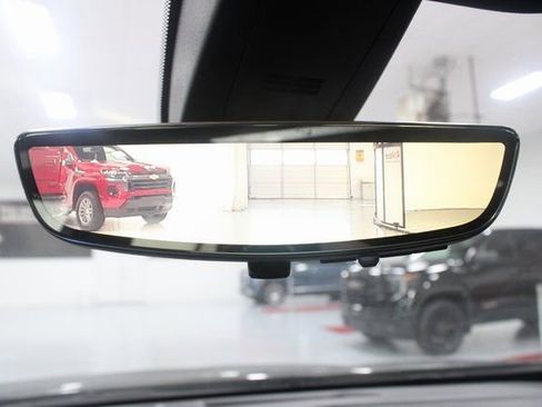 Used 2023 Chevrolet Traverse High Country image 3