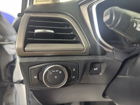 Used 2019 Ford Fusion SE w/ Equipment Group 151A FWD image 17