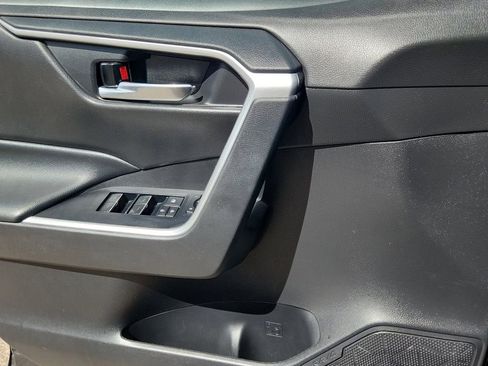 Used 2022 Toyota RAV4 XLE Premium image 21