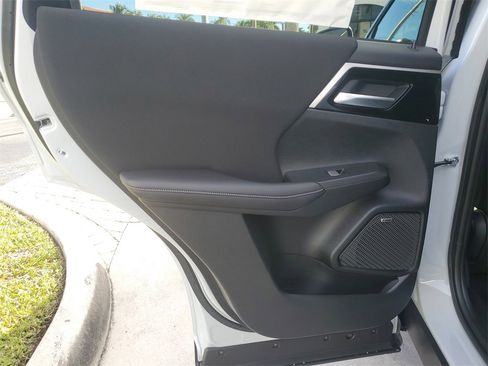 New 2026 Mitsubishi Outlander ES image 15