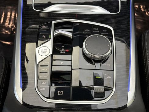 Used 2026 BMW X7 xDrive40i AWD/4WD image 16