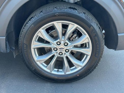 Used 2024 Ford Explorer Limited w/ Equipment Group 301A AWD/4WD image 7