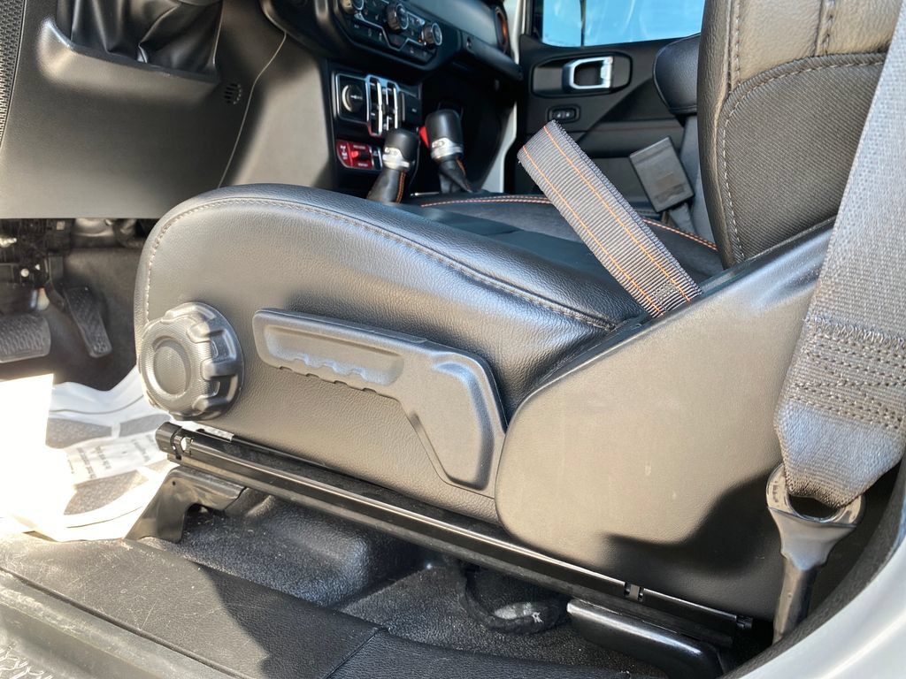 Used 2022 Jeep Gladiator Mojave w/ LED Lighting Group AWD/4WD image 30