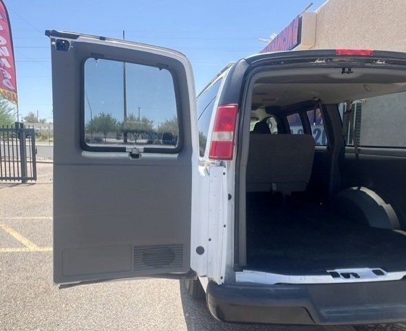 Used 2006 GMC Savana 2500 Passenger RWD image 25