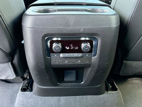 Used 2025 GMC Yukon XL Denali w/ Advanced Technology Package AWD/4WD image 31