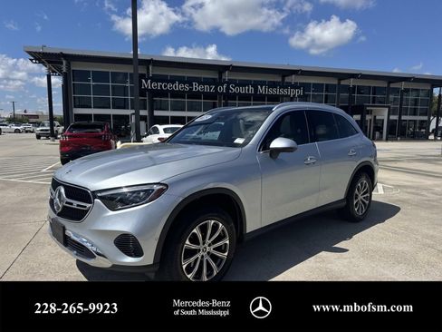 Used 2023 Mercedes-Benz GLC 300 image 1
