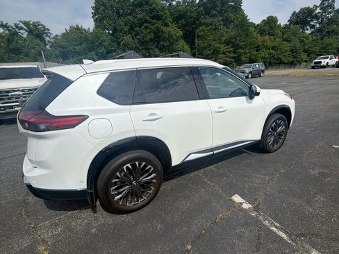 Used 2024 Nissan Rogue Platinum w/ Platinum Premium Package AWD/4WD image 2