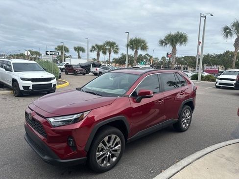 Used 2022 Toyota RAV4 XLE Premium image 2