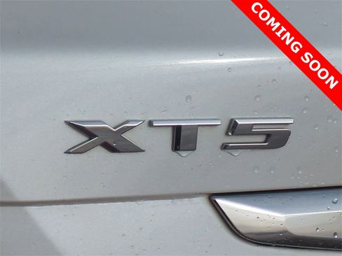 Used 2018 Cadillac XT5 Luxury w/ Driver Awareness Package image 12