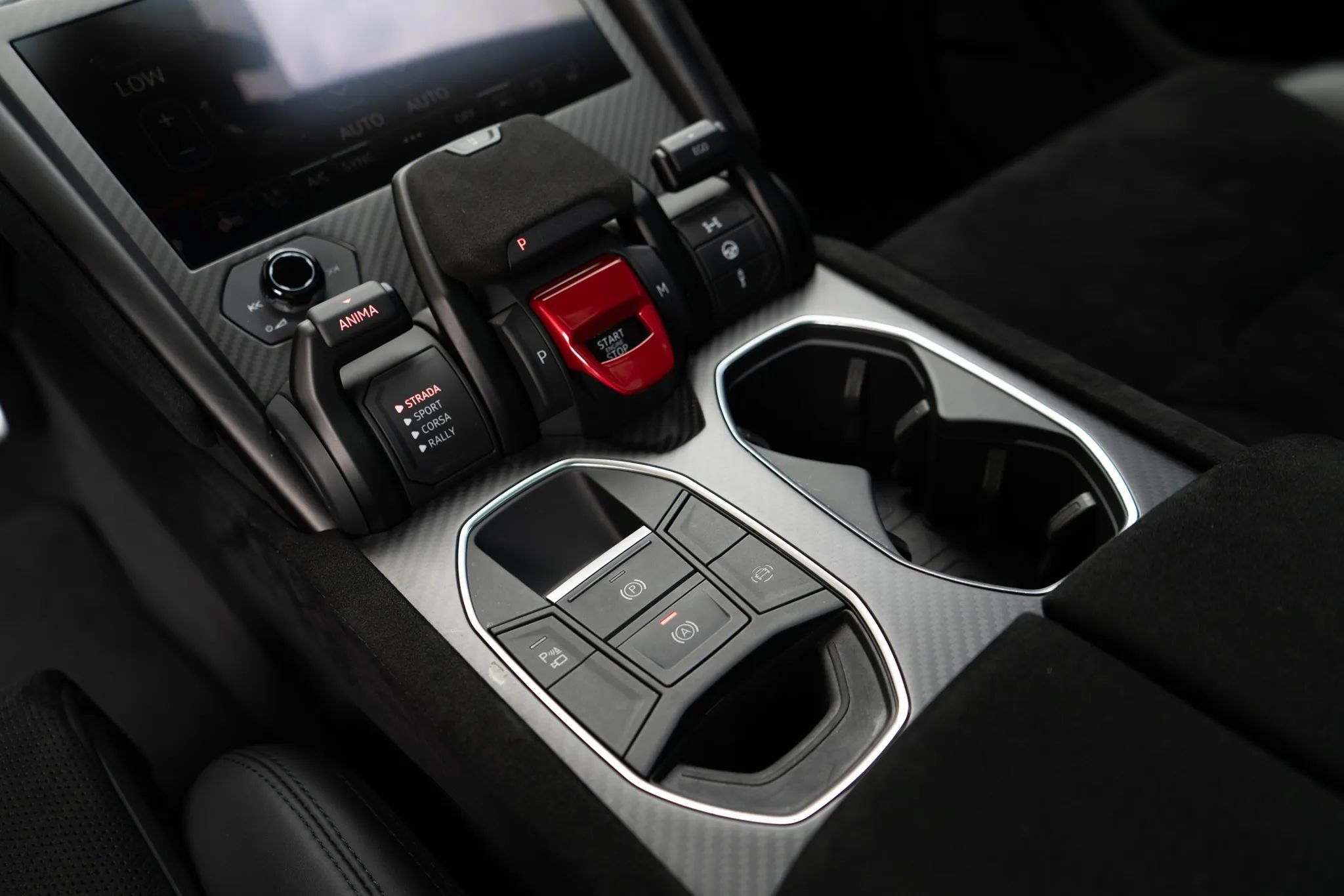 Used 2024 Lamborghini Urus Performante AWD/4WD image 24