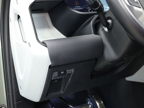 Used 2022 Land Rover Defender 110 SE image 17