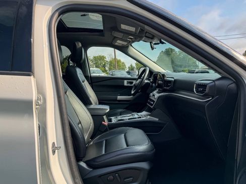 Used 2023 Ford Explorer XLT w/ Equipment Group 202A AWD/4WD image 10