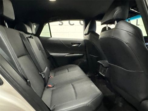 Used 2024 Toyota Venza Limited image 8