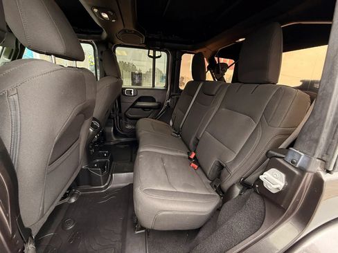Used 2018 Jeep Wrangler Unlimited Sahara AWD/4WD image 11