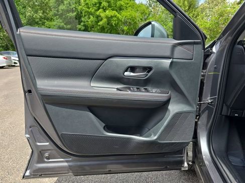 Used 2025 Nissan Kicks SR FWD image 24