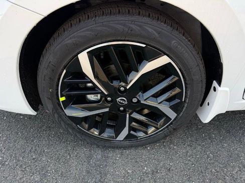 New 2025 Nissan Versa SR w/ Trunk Package image 9