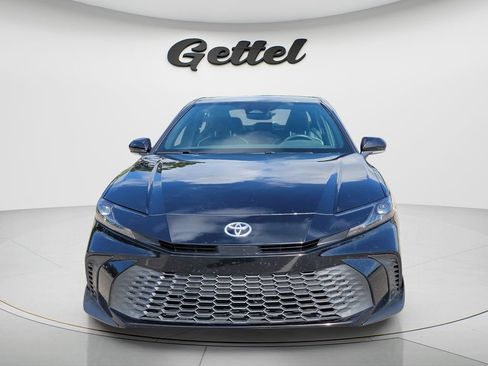 Used 2025 Toyota Camry SE FWD image 2