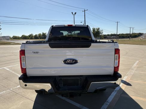 Used 2019 Ford F250 XLT w/ XLT Premium Package image 4