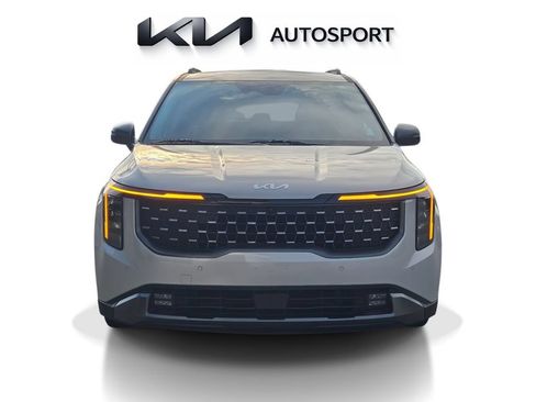 Used 2025 Kia Carnival SX w/ SX Dark Edition Package FWD image 2