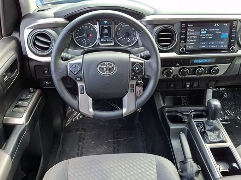 Used 2022 Toyota Tacoma SR5 AWD/4WD image 12