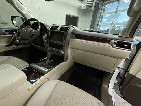 Used 2017 Lexus GX 460 Premium w/ Premium Package AWD/4WD image 35