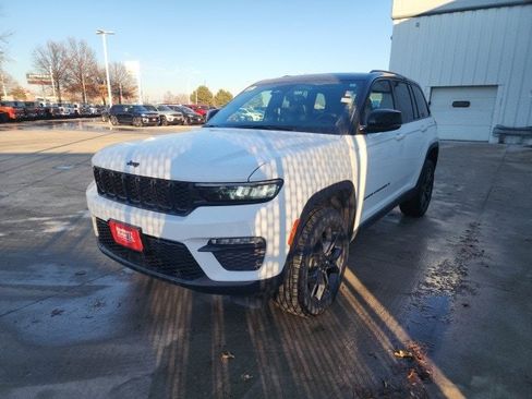 New 2025 Jeep Grand Cherokee Limited image 3