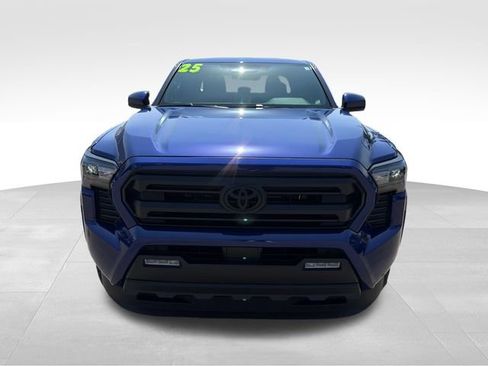 Used 2025 Toyota Tacoma SR5 AWD/4WD image 2