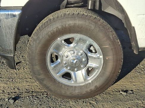 Used 2024 RAM 2500 Tradesman w/ Chrome Appearance Group image 8