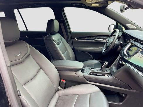 Used 2024 Cadillac XT6 Premium Luxury w/ LPO, Floor Liner Package AWD/4WD image 30