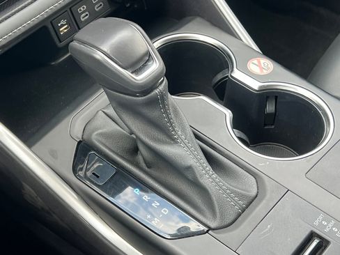 Used 2024 Toyota Highlander XLE image 32