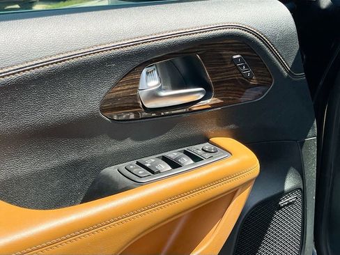 Used 2021 Chrysler Pacifica Pinnacle FWD image 18