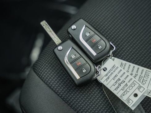 Used 2019 Toyota RAV4 LE w/ All Weather Liner Package AWD/4WD image 37
