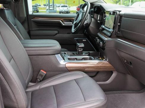 Used 2024 Chevrolet Silverado 1500 LT Trail Boss w/ Convenience Package II AWD/4WD image 18