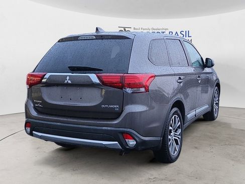 Used 2018 Mitsubishi Outlander AWD image 5