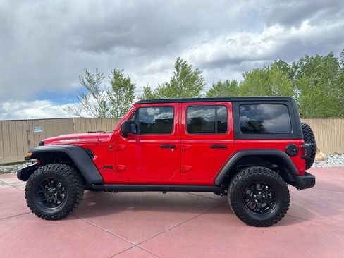 Used 2025 Jeep Wrangler Willys image 4