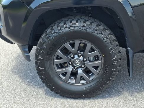 Used 2022 Toyota Tacoma SR5 AWD/4WD image 8