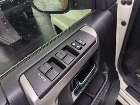 Used 2018 Toyota 4Runner Limited AWD/4WD image 11