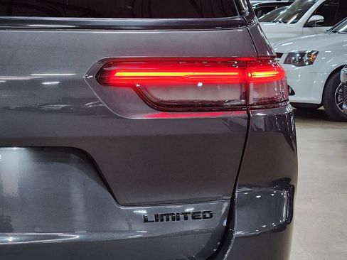 Used 2022 Jeep Grand Cherokee L Limited w/ Luxury Tech Group II image 22