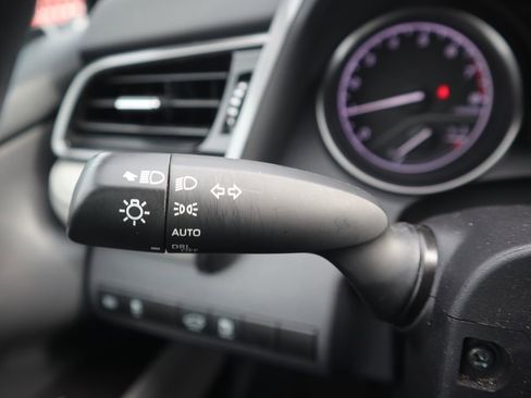 Used 2021 Toyota Camry SE image 21