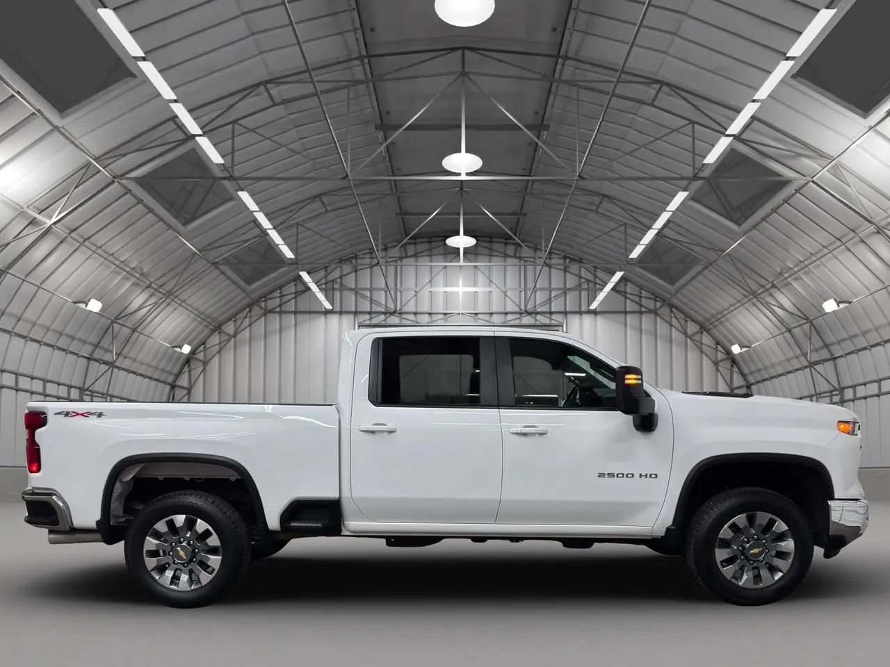 Used 2024 Chevrolet Silverado 2500 LT AWD/4WD image 6