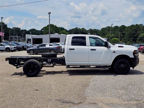 New 2026 RAM 3500 Tradesman AWD/4WD image 21