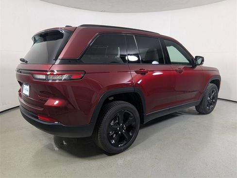 New 2025 Jeep Grand Cherokee Limited w/ Luxury Tech Group II image 7