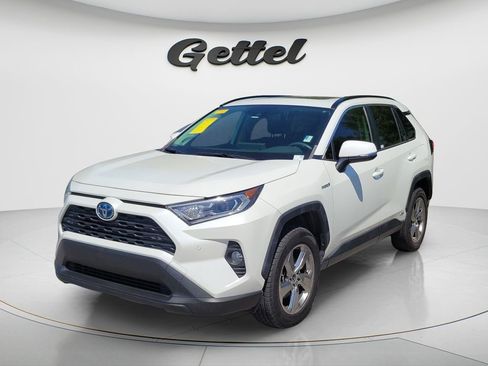 Used 2021 Toyota RAV4 XLE Premium image 2